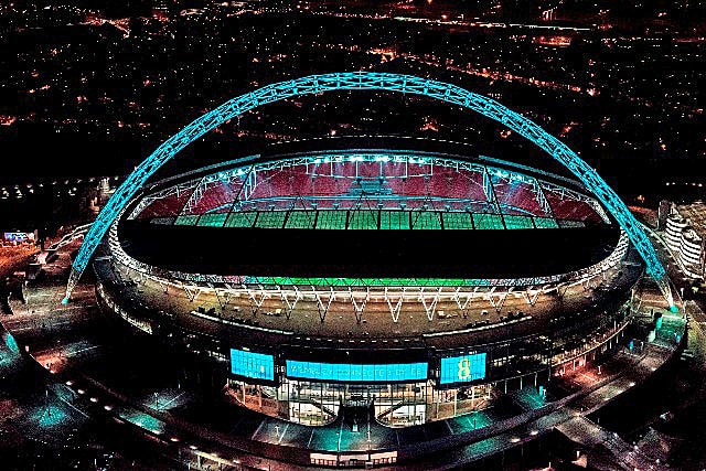 Sân vận động Wembley rực rỡ về đêm